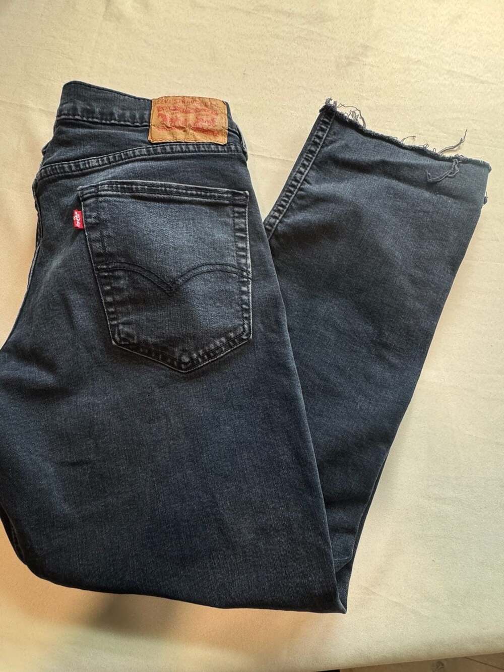 Levi’s Men’s 32x27 Dark Wash Straight Leg Jeans Y2K Grunge Skater Raw Hem